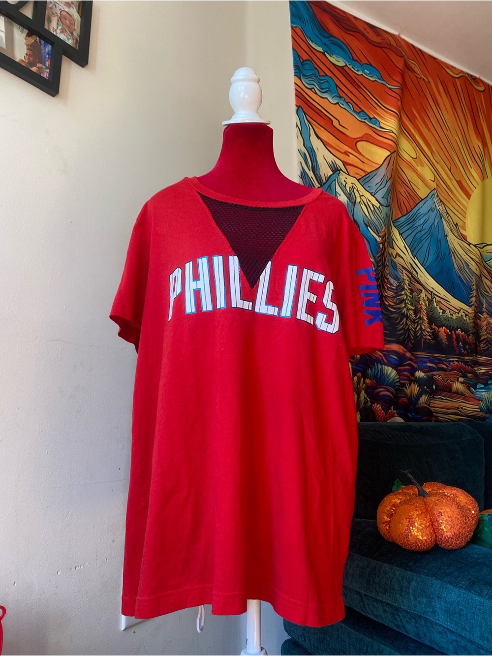 Victoria's Secret PINK x MLB Philadelphia Phillies V-neck t-shirt w front mesh